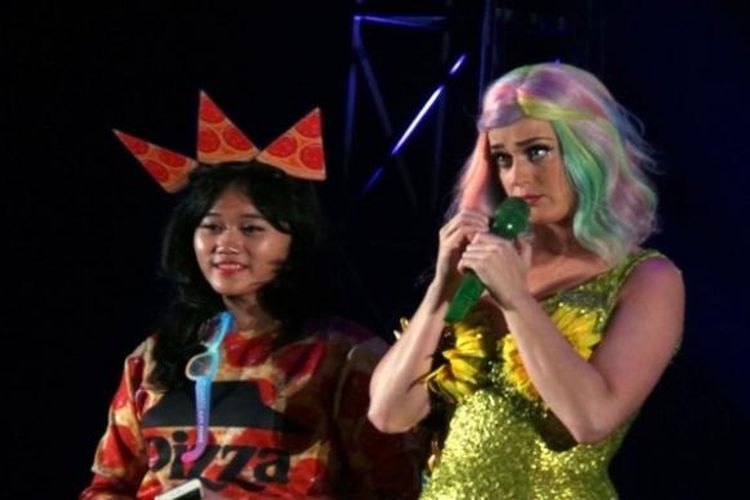 Katy Perry menyajikan The Prismatic World Tour 2015 di Indonesia Convention Exhibition (ICE), Bumi Serpong Damai, Tangerang Selatan, pada Sabtu (9/5/2015) malam. 