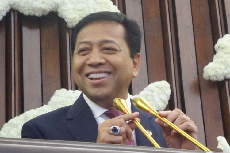 Ketua DPR RI Setya Novanto saat meninjau kesiapan penyambutan Raja Salman di ruang sidang paripurna, Gedung Nusantara Paripurna, Kompleks Parlemen, Senayan, Jakarta, Rabu (1/3/2017).