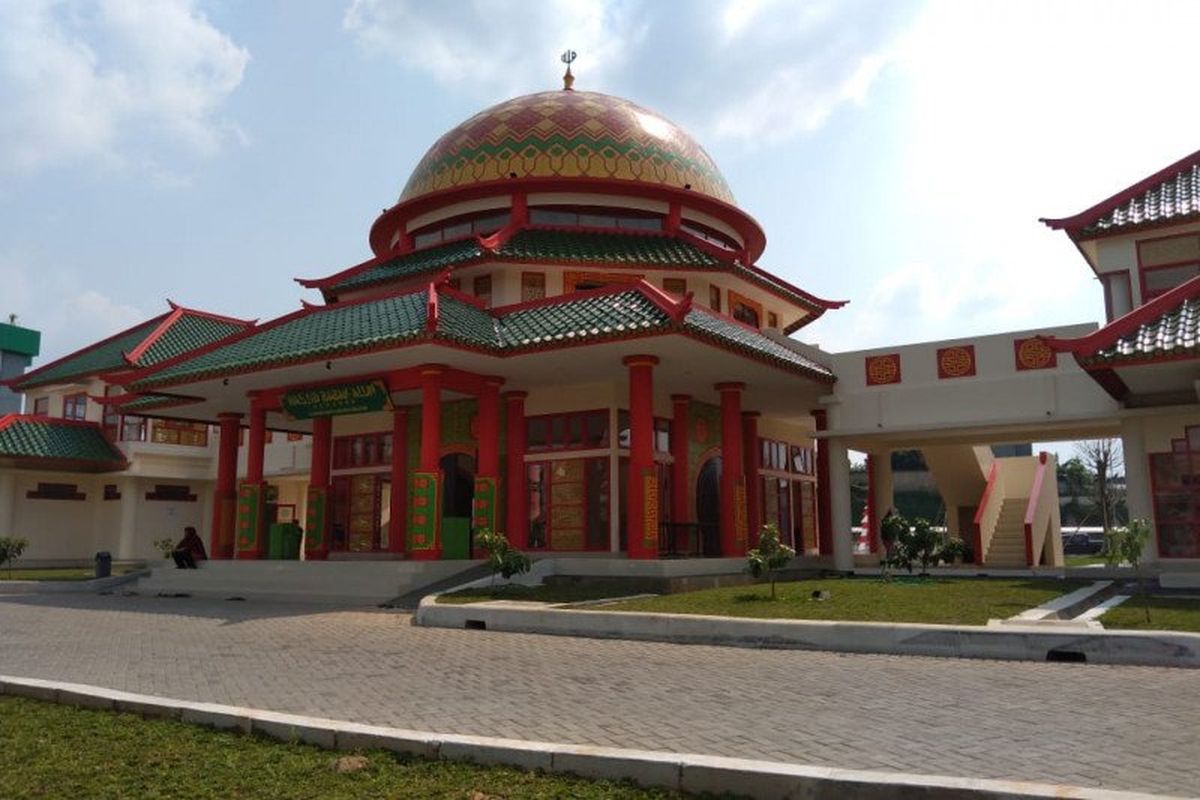 Tampilan Masjid Babah Alun di Tol Desari, Cilandak, yang diresmikan oleh Wali Kota Jakarta Selatan, Marullah di Tahun Baru Islam 1442 Hijriah, Kamis (20/8/2020) 
