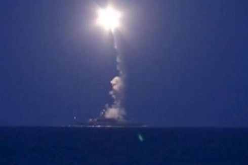 Rusia Luncurkan Serangan ke Sasaran ISIS di Suriah dari Empat Kapal Perang