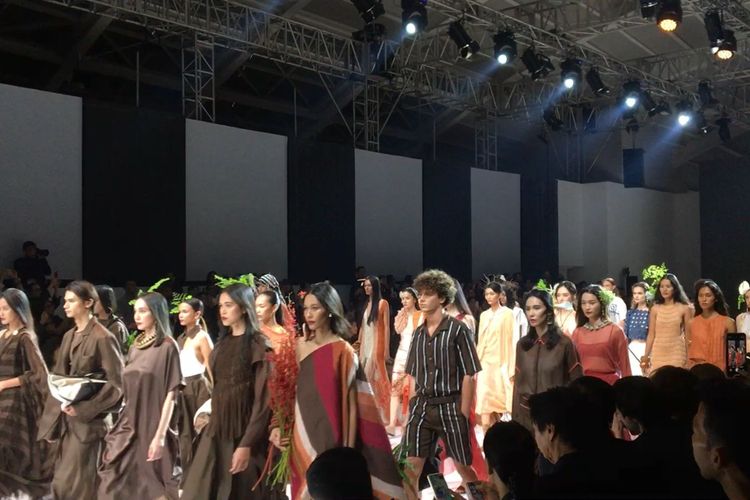 Show koleksi BIASA bertajuk 'Believe' dalam gelaran Jakarta Fashion Week 2026, di Pondok Indah Mall, Jakarta, Rabu (29/10/2025).