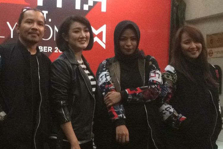 Ki-ka: Cella KOTAK, Melly Mono, Tantri KOTAK, dan Chua KOTAK saat konferensi pers di daerah Blok M, Jakarta, Jumat (6/12/2019)