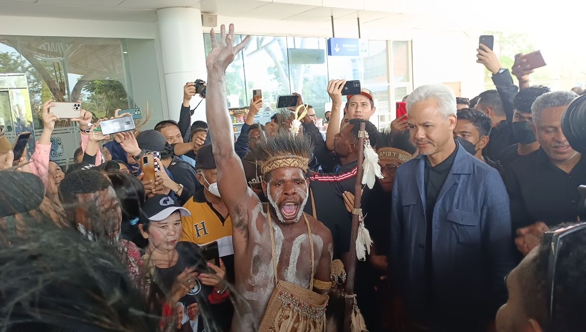 Tiba di Merauke Papua Selatan, Ganjar Disambut Tarian Suku Asmat