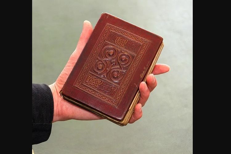 St Cuthbert Gospel, salah satu buku tertua di dunia.