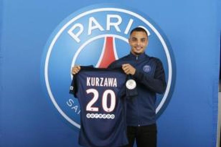 Layvin Kurzawa diumumkan sebagai pemain baru Paris Saint-Germain, Kamis (27/8/2015).