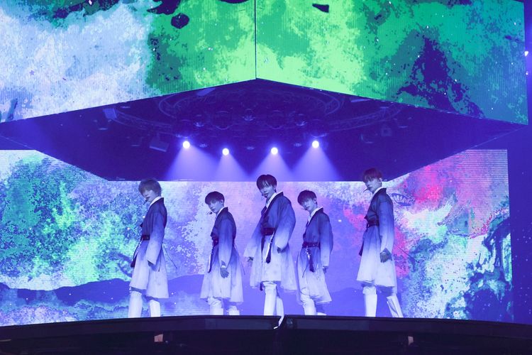 Kenakan Hanbok, TXT Menari Penuh Semangat di Konser ACT: PROMISE di Jakarta