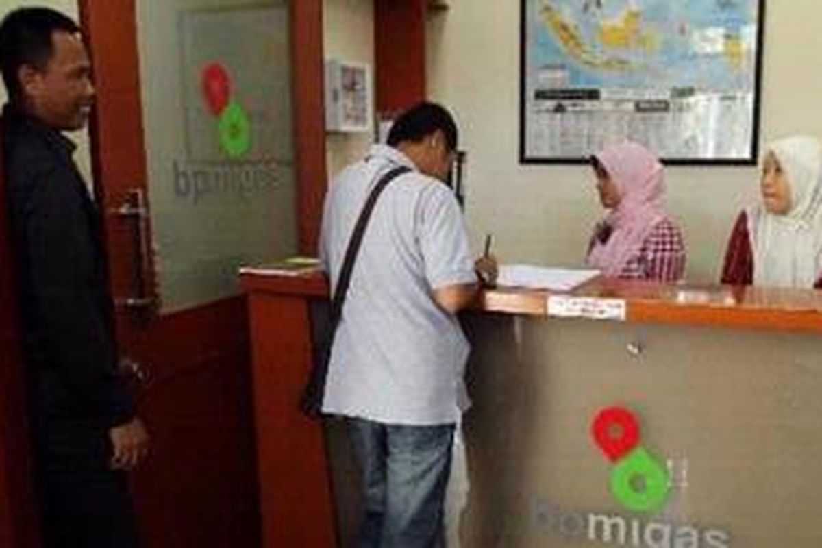 Suasana kantor BP Migas Sumsel yang terletak di Jalan Demang Lebar Daun, Palembang, Rabu (14/11/2012). Aktifitas kantor tetap berjalan seperti biasa menyusul keluarnya keputusan Mahkamah Konstitusi (MK) untuk membubarkan BP Migas karena dianggap bertentangan dengan UUD 1945. TRIBUN SUMSEL/M AWALUDDIN FAJRI