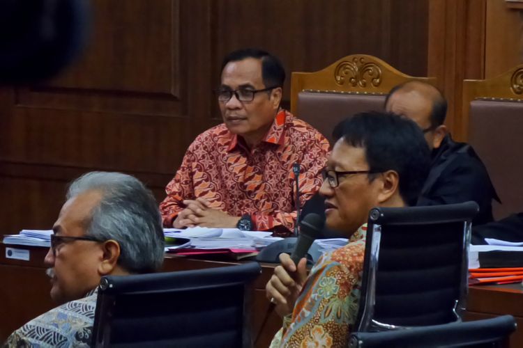 Mantan Direktur Utama Perum PNRI, Isnu Edhi Wijaya, bersaksi dalam sidang kasus korupsi pengadaan e-KTP di Pengadilan Tipikor Jakarta, Kamis (4/5/2017).