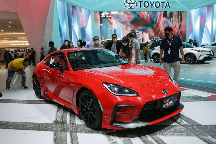 All New Toyota GR 86 dipamerkan di ajang Gaikindo Indonesia International Auto Show (GIIAS) 2022 di ICE BSD, Tangerang, Jumat (12/8/2022). Mobil ini digunakan Gazoo Racing turun di ajang World Rally Championship (WRC).