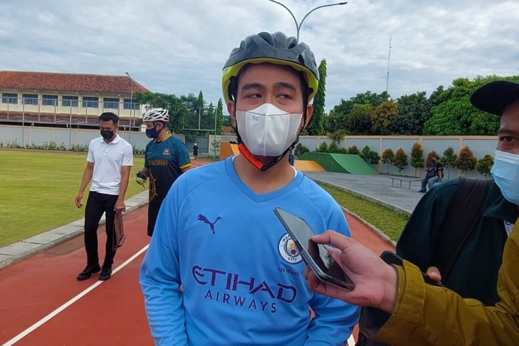 Wali Kota Solo Gibran Rakabuming Raka dalam acara mider praja di Solo, Jawa Tengah, Jumat (27/5/2022).