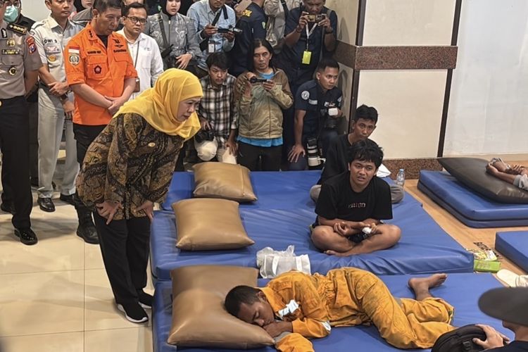 Khofifah Temui Korban Selamat KMP Mutiara Sentosa 2, Janji Tanggung Biaya Pengobatan