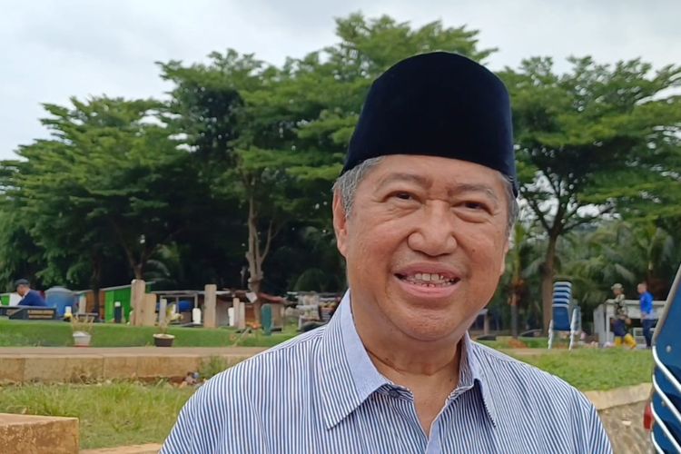 Banyak Peziarah Datang, Ayah Vidi Aldiano Minta Area Makam Dipasangi Pohon