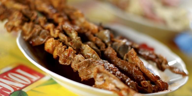 Sate blengong masak khas Brebes, Jawa Tengah.