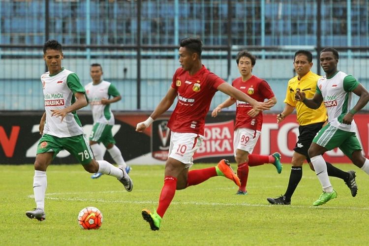 Laga kedua Grup B Piala Presiden 2017 Bhayangkara FC melawan PS TNI di Stadion Kanjuruhan Malang, Jawa Timur (11/02/2017). 