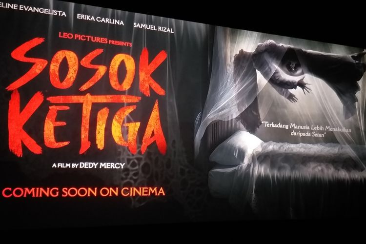 Poster film horor Sosok Ketiga yang dirilis dalam jumpa pers di kawasan Thamrin, Jakarta Pusat, Kamis (13/4/2022).