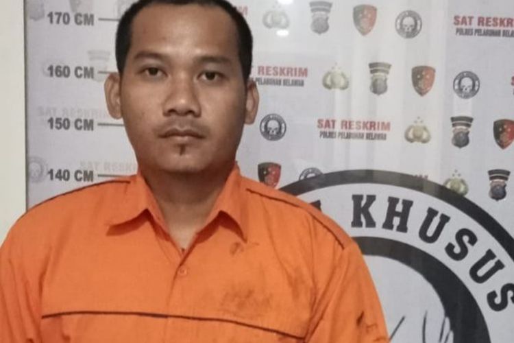 Seorang pria, bernama Arga Irmanda (34) ditahan di Polres Pelabuhan Belawan pada Jumat (7/2/2025) karena menganiaya istrinya di rumah, Jalan Marelan II, Kelurahan Rengas Pulau, Kecamatan Medan Marelan, Kota Medan.