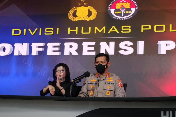 Kepala Bagian Penerangan Umum (Kabag Penum) Divisi Humas Polri Kombes Gatot Repli Handoko saat konferensi pers di Mabes Polri, Jakarta, Kamis (19/5/2022). 