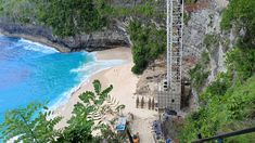 Mengapa Pemprov Bali Belum Bongkar Lift Kaca 180 Meter di Pantai Kelingking? Ini Alasannya
