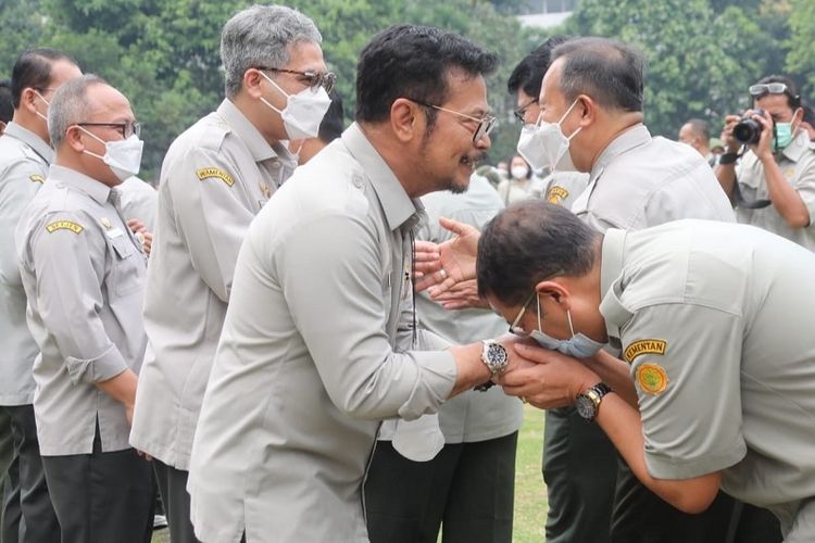 Mentan SYL mengadakan kegiatan apel bersama di hari pertama kerja setelah libur Idul Fitri di Lapangan Utama Kementan, Senin (9/5/2022). 