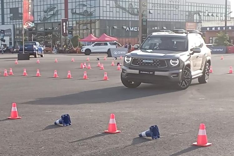 Haval H7 2025 diuji coba di trek zig-zag