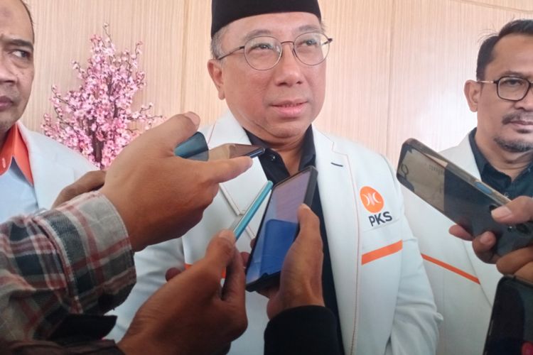 Ketua DPW PKS Jabar Haru Suhandaru saat di wawancara di Fave Hotel Garut, Minggu (21/07/2024)