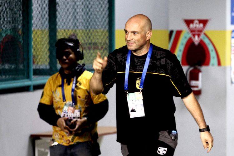 Pelatih Persebaya Surabaya di Super league 2025-2026, Bernardo Tavares asal Portugal.