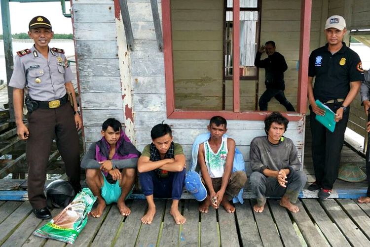 Kepolisian Sektor Sebatik Timur mengamankan 4 nelayan Filipina yang mencuri ikan di perairan  Indonesia. Keempat nelayan Filipina tanpa dokumen tersebut mengaku telah puluhan tahun tinggal di Indra Sabah Malaysia.