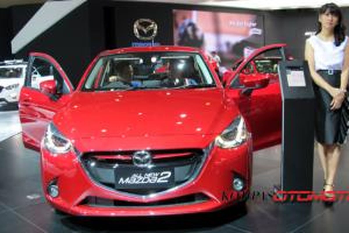 Mazda2 terbaru dipajang di IIMS 2014, diskon besar untuk versi lama.