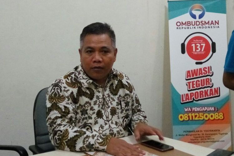  Kepala Ombudsman Perwakilan DIY Budhi Masthuri saat menyampaikan LAHP kasus dugaan peklecehan seksual mahasiswa KKN UGM di Yogyakarta, Kamis (11/4/2019). 