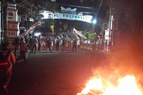 Demo Tolak BBM Naik di Banten, Upaya Massa Duduki SPBU, Tutup Jalan Protokol, hingga Dibubarkan Rektor UIN