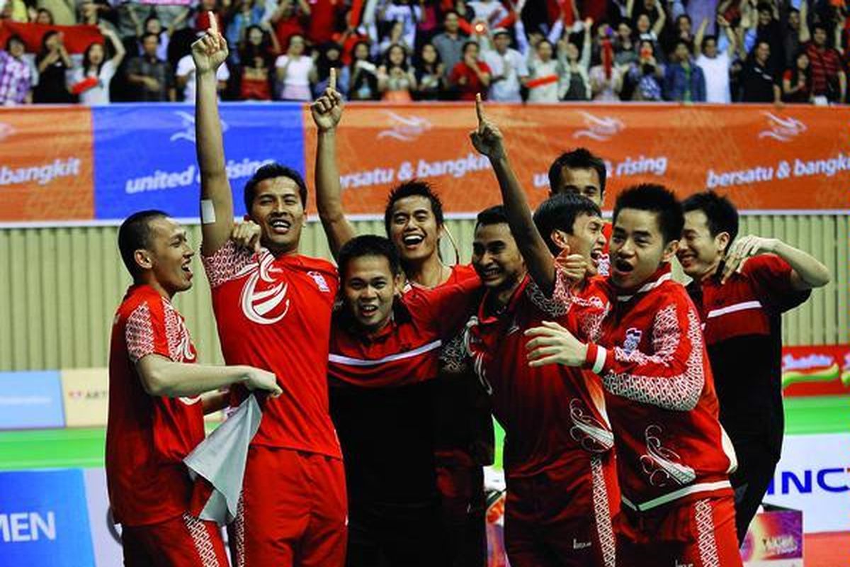 Tim bulu tangkis putra Indonesia meraih medali emas  bulu tangkis nomor beregu putra SEA Games XXVI di Istora Senayan, Jakarta, Selasa (15/11).  Di final, Indonesia mengalahkan Malaysia 3-1.