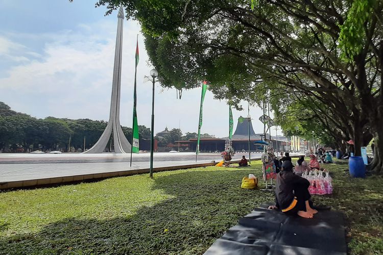 Taman Mini Indonesia Indah (TMII), Jakarta Timur, mulai dibuka kembali pada hari ini, Selasa (18/5/2021), setelah ditutup pada 16-17 Mei 2021.