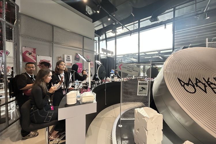 Pengalaman Make Over MASTERSHADE ARCHI/TECH™ di Spac8 ASHTA, Jakarta  Selatan, mulai 8-14 Desember 2025.