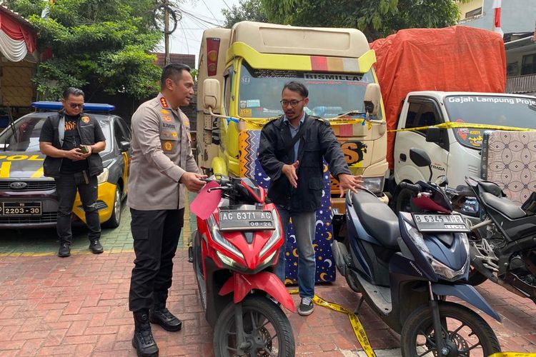 Motor milik Nirmala Maulana Achmad, wartawan media online dikembalikan setelah dicuri maling pada Kamis (3/8/2023) lalu. Kendaraan itu dikembalikan usia pengungkapan di Mapolsek Tambora, Senin (7/8/2023). 