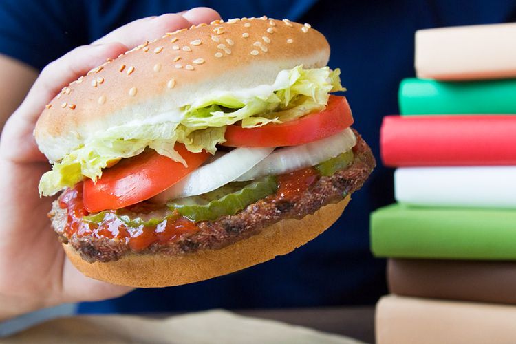 Whopper baru dari Burger King yang diklaim bebas bahan pewarna dan penyedap rasa. 
