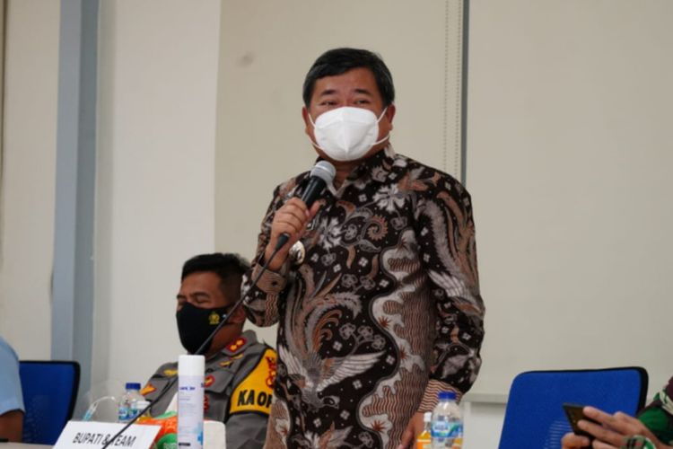 Bupati Garut Rudy Gunawan saat memberikan arahan kepada perusahaan yang karyawannya terpapar Covid-19 sekaligus menandatangani fakta integritas, Selasa (15/12/2020) di Pabrik PT Chang Shin Reksa Jaya.