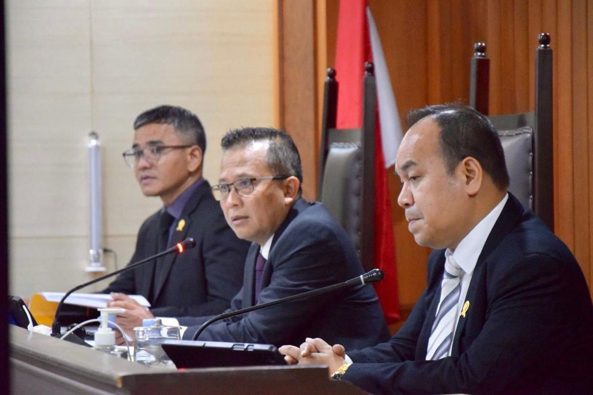 Komisi Pengawas Persaingan Usaha (KPPU) menggelar sidang perdana perkara dugaan persekongkolan tender pembangunan pipa transmisi gas bumi Cirebon?Semarang Tahap II (ruas Batang?Cirebon?Kandang Haur Timur) atau Cisem 2 dengan nilai proyek mencapai Rp 2,98 triliun, Rabu (2/10/2025).