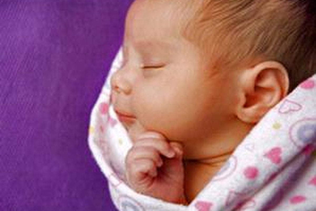 Bedong boleh dipakai setelah bayi dimandikan, dan sebaiknya longgar saja.