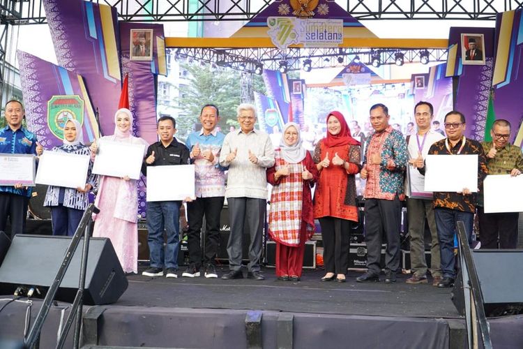Wakil Gubernur Sumatera Selatan (Sumsel) Mawardi Yahya menutup Sriwijaya Expo 2023 yang digelar dalam rangka peringatan Hari Jadi Sumsel ke-77 Tahun 2023 di Pelataran Dining Hall Jakabaring Sport City (JBC), Minggu (28/5/2023).
