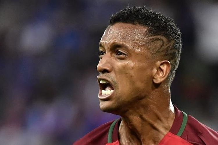 Luis Nani merayakan gol Portugal ke gawang Islandia pada fase grup Piala Eropa di Stade Geoffroy-Guichard, 14 Juni 2016.