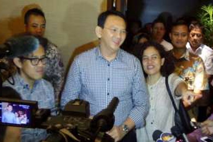 Mira Lesmana (kanan), Riri Riza (kiri)), dan Ahok di XXI Djakarta Theatre, Jakarta Pusat, Rabu (11/5/2016) malam.