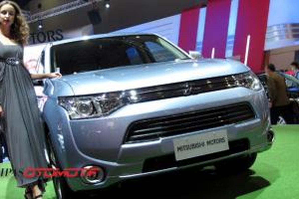 Mitsubishi PHEV di IIMS 2013. Rencana menelurkan MPV masih abu-abu.