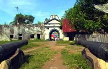 Benteng sao paulo atau benteng gamalama merupakan benteng yang dibangun oleh bangsa portugis atas izin