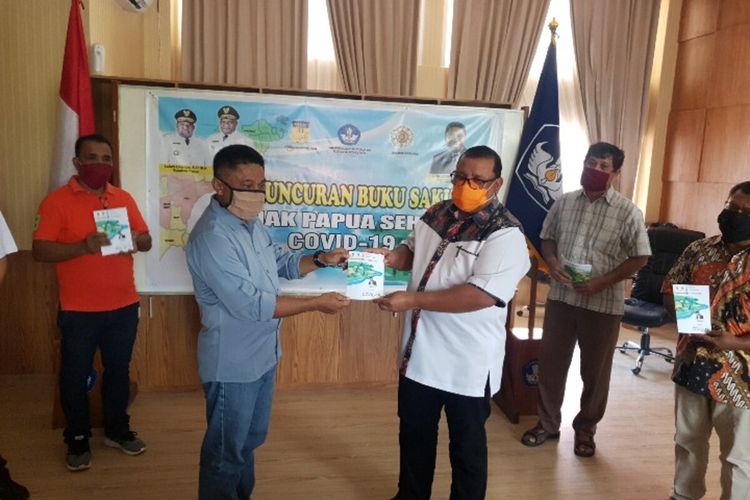 Peluncuran buku saku Anak Papua Sehat Covid-19, Jayapura, Papua, Selasa (21/4/2020)