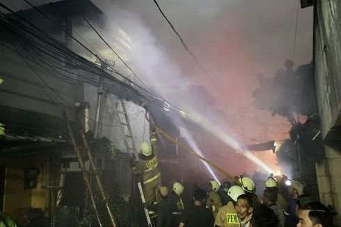 Diduga Korsleting, 4 Rumah Penduduk di Gambir Kebakaran