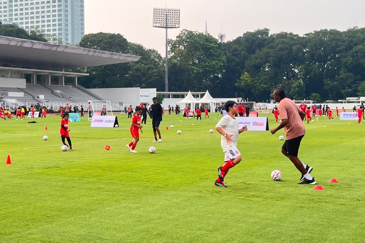 Coaching Clinic Legenda Arsenal dan Man United, Putra Wapres Gibran Ikut Serta