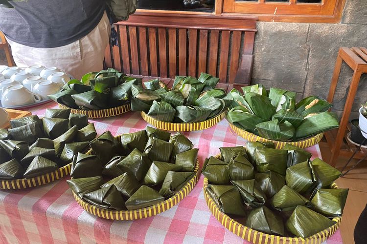 Geblek dan tempe benguk besengek khas Kulon Progo