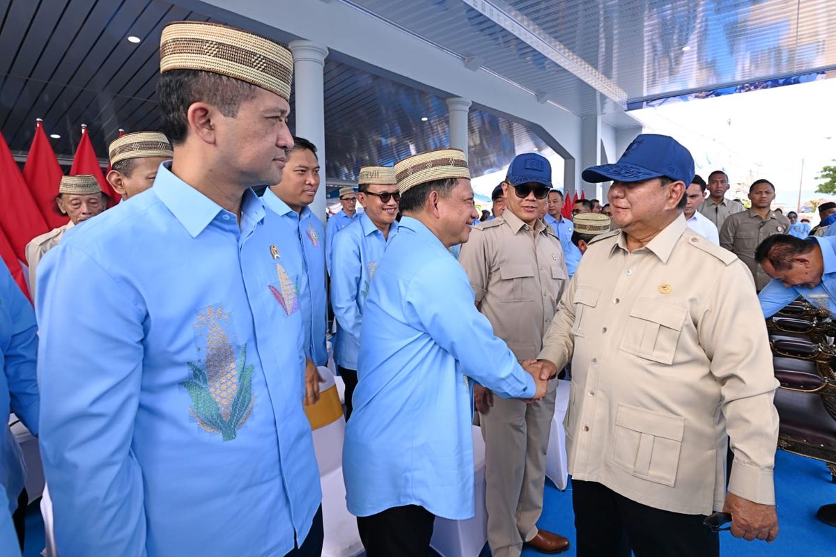 Menteri Dalam Negeri (Mendagri) Muhammad Tito Karnavian bersama Presiden Prabowo Subianto menghadiri Puncak Pekan Nasional (Penas) Petani dan Nelayan XVII Tahun 2026 di Sport Center Limboto, Kabupaten Gorontalo, Gorontalo, Rabu (24/6/2026). 