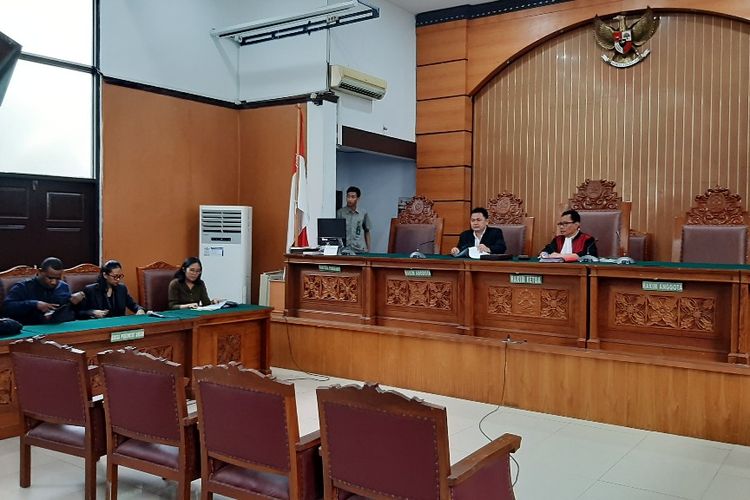 Suasana sidang putusan praperadilan enam tersangka pengibar bendera Bintang Kejora terhadap Polda Metro Jaya di Pengadilan Negeri Jakarta Selatan, Selasa (10/12/2019).