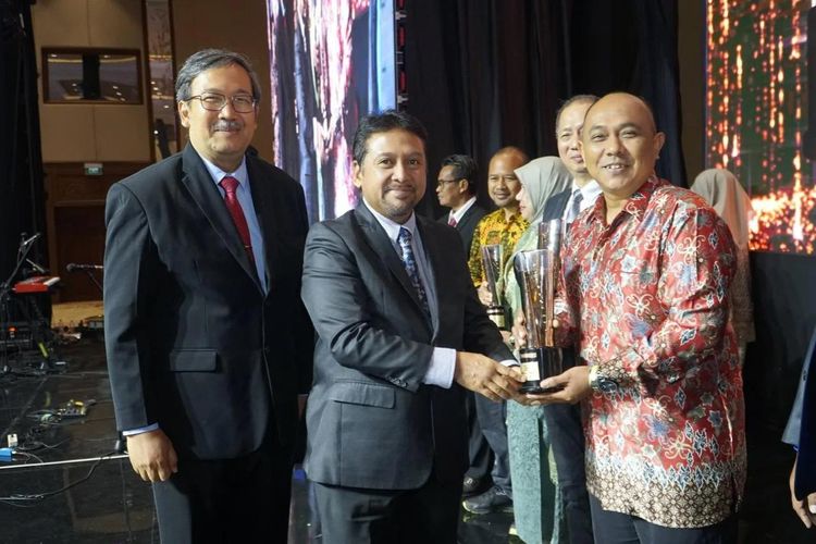 GREAT Edunesia, pelaksana Program Dompet Dhuafa untuk program pendidikan berkualitas, meraih Trofi Perunggu SNI Award 2024 Kategori Organisasi Menengah Jasa.